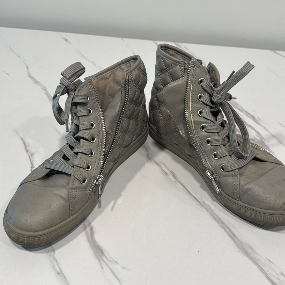 Steve Madden Zipper Shoes 
Size 7 
Gently used